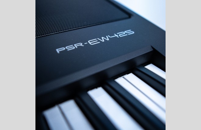 Used Yamaha PSR-EW425 Keyboard (SN:BHCH01100) - Image 8